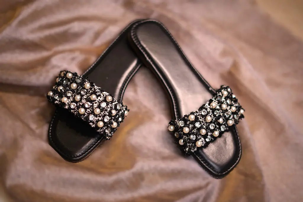 LUCIA BLACK PEARL FLATS